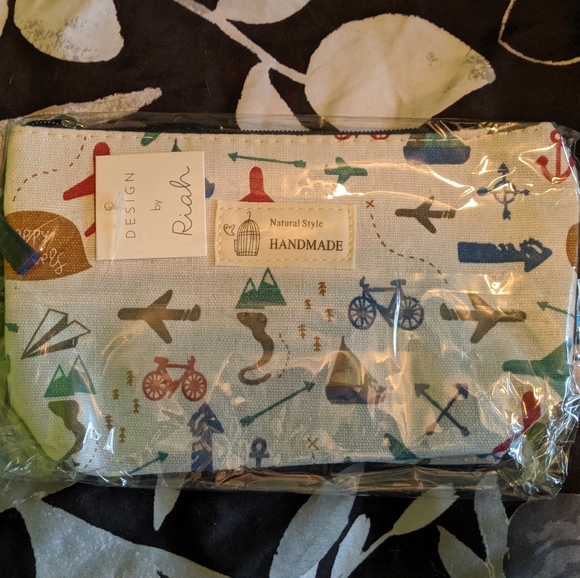 Travel print cosmetic bag - Picture 3 of 3